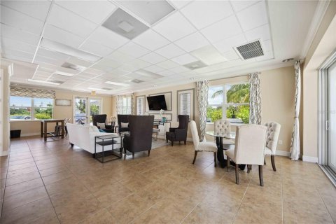 House in COVES OF ESTERO BAY in Fort Myers, Florida 3 bedrooms, 242.38 sq.m. № 1628270 - photo 9