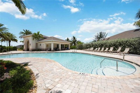 House in COVES OF ESTERO BAY in Fort Myers, Florida 3 bedrooms, 242.38 sq.m. № 1628270 - photo 4