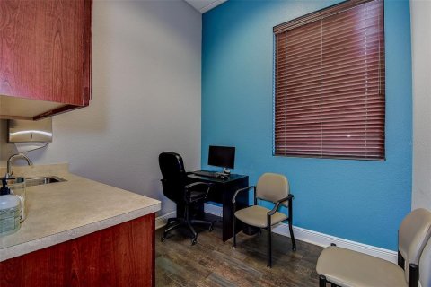 Propiedad comercial en alquiler en Largo, Florida, 174.75 m2 № 1837747 - foto 22