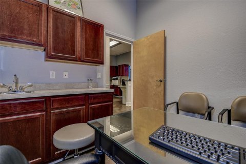 Propiedad comercial en alquiler en Largo, Florida, 174.75 m2 № 1837747 - foto 21