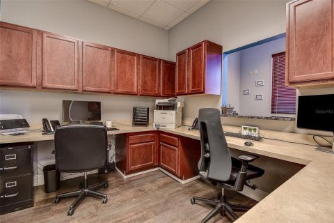 Propiedad comercial en alquiler en Largo, Florida, 174.75 m2 № 1837747 - foto 10