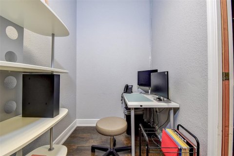 Propiedad comercial en alquiler en Largo, Florida, 174.75 m2 № 1837747 - foto 15