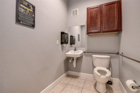 Propiedad comercial en alquiler en Largo, Florida, 174.75 m2 № 1837747 - foto 18