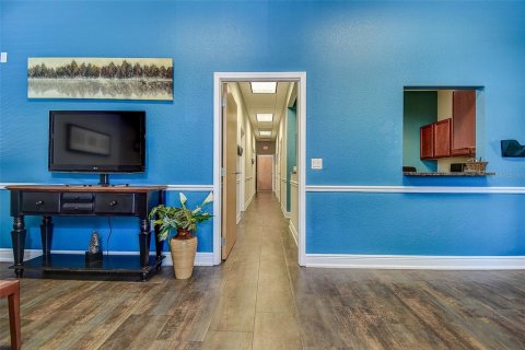 Propiedad comercial en alquiler en Largo, Florida, 174.75 m2 № 1837747 - foto 8