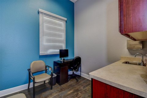 Propiedad comercial en alquiler en Largo, Florida, 174.75 m2 № 1837747 - foto 24