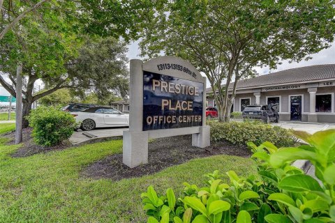 Propiedad comercial en alquiler en Largo, Florida, 174.75 m2 № 1837747 - foto 1