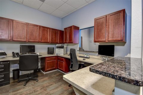 Propiedad comercial en alquiler en Largo, Florida, 174.75 m2 № 1837747 - foto 11