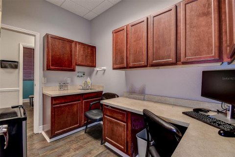 Propiedad comercial en alquiler en Largo, Florida, 174.75 m2 № 1837747 - foto 27