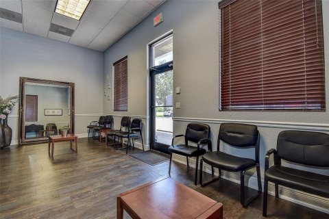 Propiedad comercial en alquiler en Largo, Florida, 174.75 m2 № 1837747 - foto 4