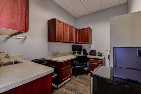 Propiedad comercial en alquiler en Largo, Florida, 174.75 m2 № 1837747 - foto 26