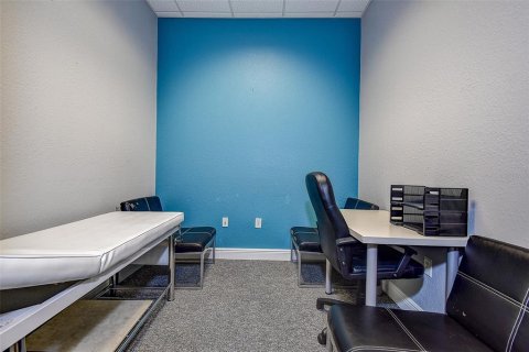 Propiedad comercial en alquiler en Largo, Florida, 174.75 m2 № 1837747 - foto 19