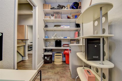 Propiedad comercial en alquiler en Largo, Florida, 174.75 m2 № 1837747 - foto 16