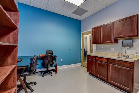 Propiedad comercial en alquiler en Largo, Florida, 174.75 m2 № 1837747 - foto 28