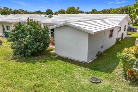 House in Tamarac, Florida 2 bedrooms, 113.9 sq.m. № 1700698 - photo 9