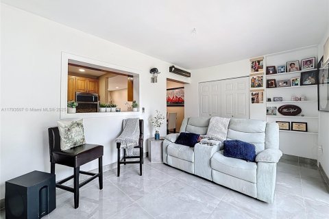 House in Tamarac, Florida 2 bedrooms, 113.9 sq.m. № 1700698 - photo 26