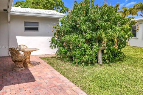 House in Tamarac, Florida 2 bedrooms, 113.9 sq.m. № 1700698 - photo 15