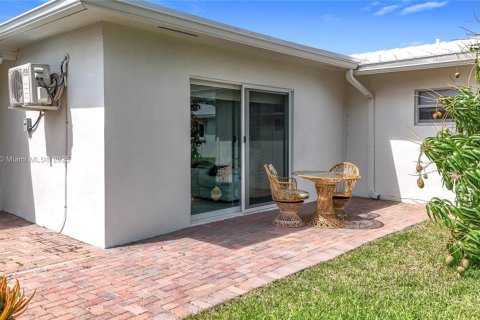 House in Tamarac, Florida 2 bedrooms, 113.9 sq.m. № 1700698 - photo 13