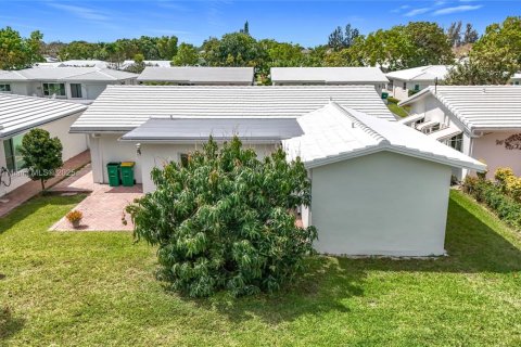 House in Tamarac, Florida 2 bedrooms, 113.9 sq.m. № 1700698 - photo 10