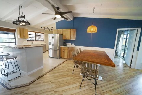 Villa ou maison à louer à Fort Lauderdale, Floride: 3 chambres, 144 m2 № 2153783 - photo 2