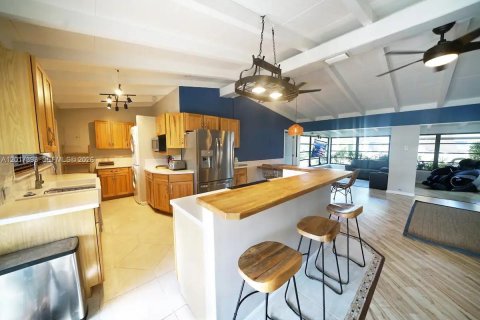 Villa ou maison à louer à Fort Lauderdale, Floride: 3 chambres, 144 m2 № 2153783 - photo 3