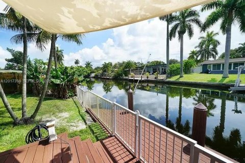 Villa ou maison à louer à Fort Lauderdale, Floride: 3 chambres, 144 m2 № 2153783 - photo 22