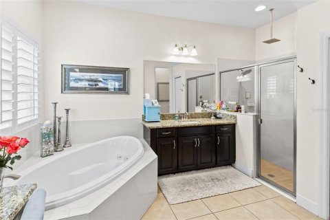 House in Fish Hawk, Florida 4 bedrooms, 305 sq.m. № 2156041 - photo 23