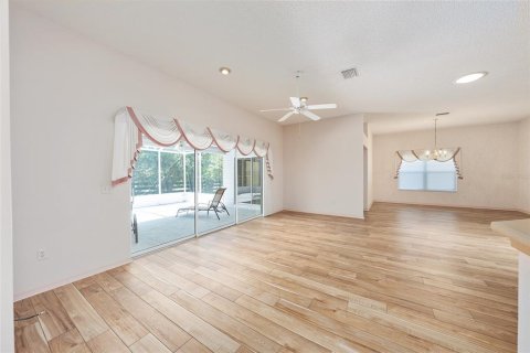 Villa ou maison à vendre à Lady Lake, Floride: 3 chambres, 183.85 m2 № 2209019 - photo 8