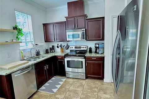 Townhouse in Windermere, Florida 2 bedrooms, 121.79 sq.m. № 2351582 - photo 11