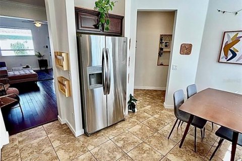 Townhouse in Windermere, Florida 2 bedrooms, 121.79 sq.m. № 2351582 - photo 14