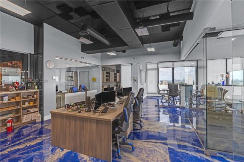 Commercial property in North Miami, Florida № 1999902 - photo 27