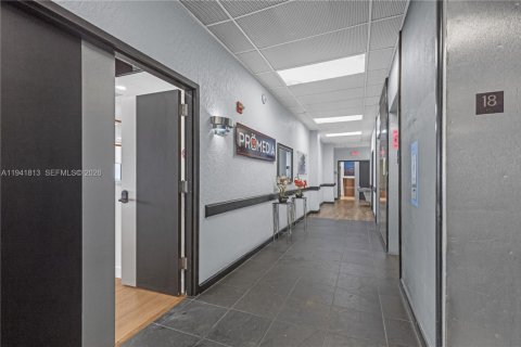 Commercial property in North Miami, Florida № 1999902 - photo 21