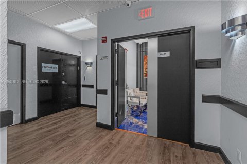 Commercial property in North Miami, Florida № 1999902 - photo 22