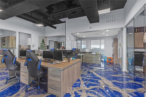 Commercial property in North Miami, Florida № 1999902 - photo 28