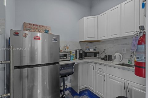Commercial property in North Miami, Florida № 1999902 - photo 29