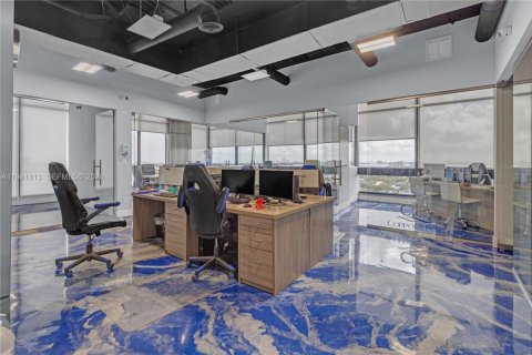 Commercial property in North Miami, Florida № 1999902 - photo 25