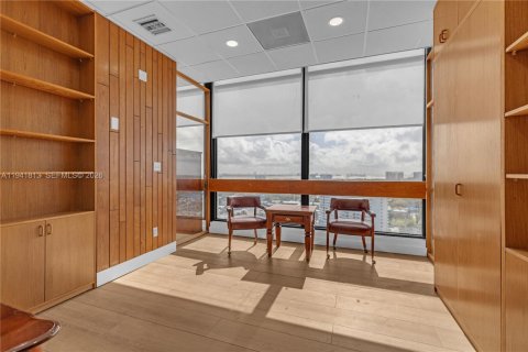 Commercial property in North Miami, Florida № 1999902 - photo 12