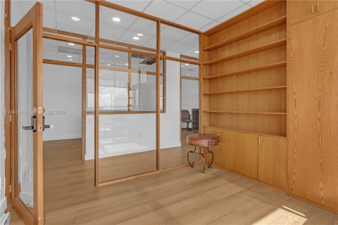 Commercial property in North Miami, Florida № 1999902 - photo 11