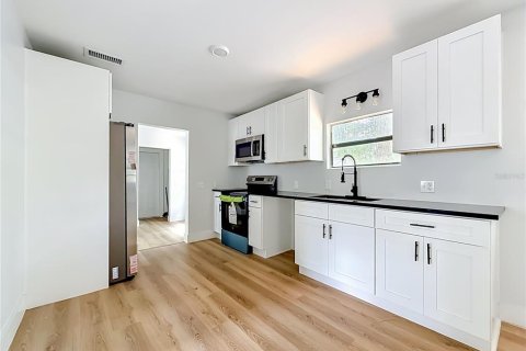 Casa en venta en Tampa, Florida, 4 dormitorios, 144.46 m2 № 2114663 - foto 9