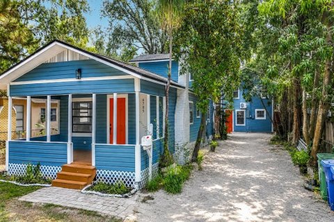House in Tampa, Florida 4 bedrooms, 144.46 sq.m. № 2114663