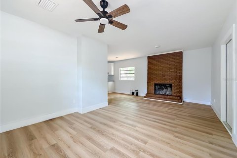 Casa en venta en Tampa, Florida, 4 dormitorios, 144.46 m2 № 2114663 - foto 8
