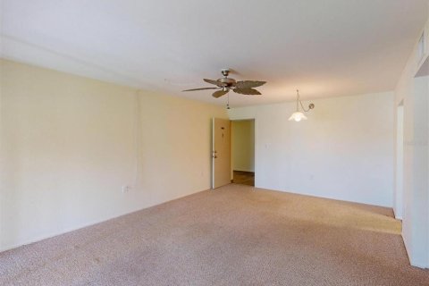 Condo in Port Charlotte, Florida, 2 bedrooms  № 1843202 - photo 4