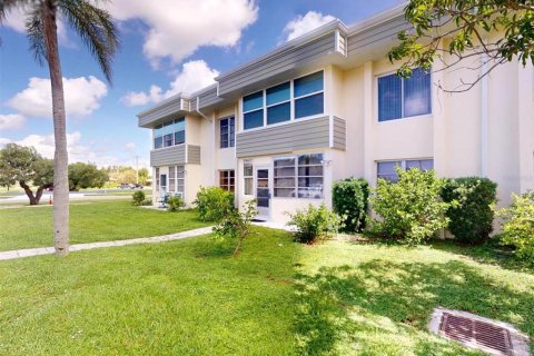 Condo in Port Charlotte, Florida, 2 bedrooms  № 1843202 - photo 1