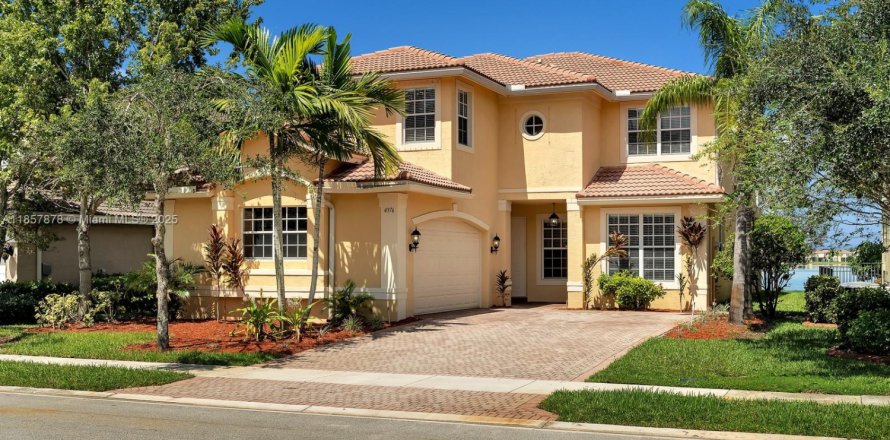 Casa en Miramar, Florida 5 dormitorios, 335.56 m2 № 1890437