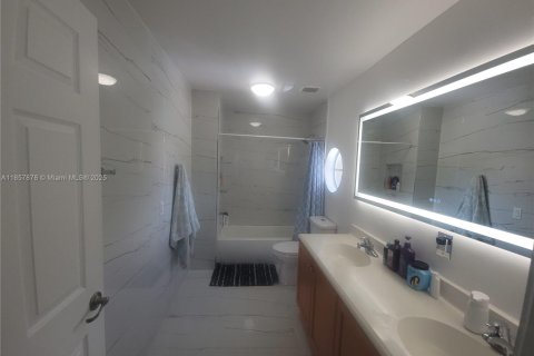Casa en alquiler en Miramar, Florida, 5 dormitorios, 335.56 m2 № 1890437 - foto 12