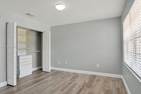 Casa en alquiler en Miramar, Florida, 5 dormitorios, 335.56 m2 № 1890437 - foto 24