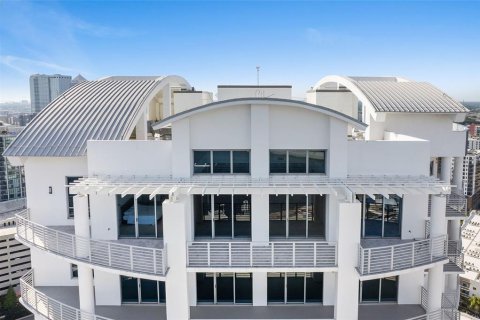 Condo in Tampa, Florida, 3 bedrooms № 2109927 - photo 2