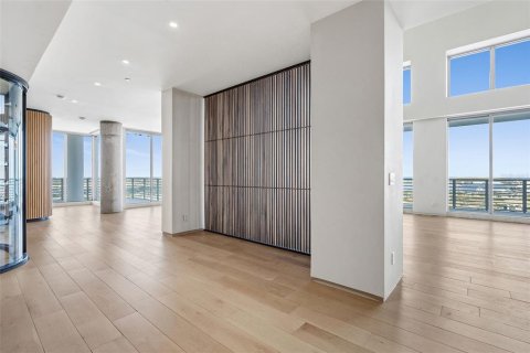 Condo in Tampa, Florida, 3 bedrooms № 2109927 - photo 17