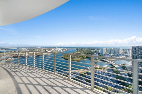 Condo in Tampa, Florida, 3 bedrooms № 2109927 - photo 20