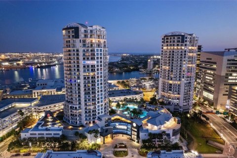 Condo in Tampa, Florida, 3 bedrooms  № 2109927