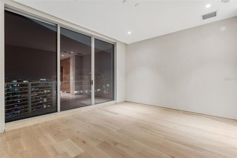 Condo in Tampa, Florida, 3 bedrooms № 2109927 - photo 23